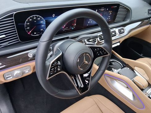 Used 2025 Mercedes-Benz GLS 450 4MATIC image 19