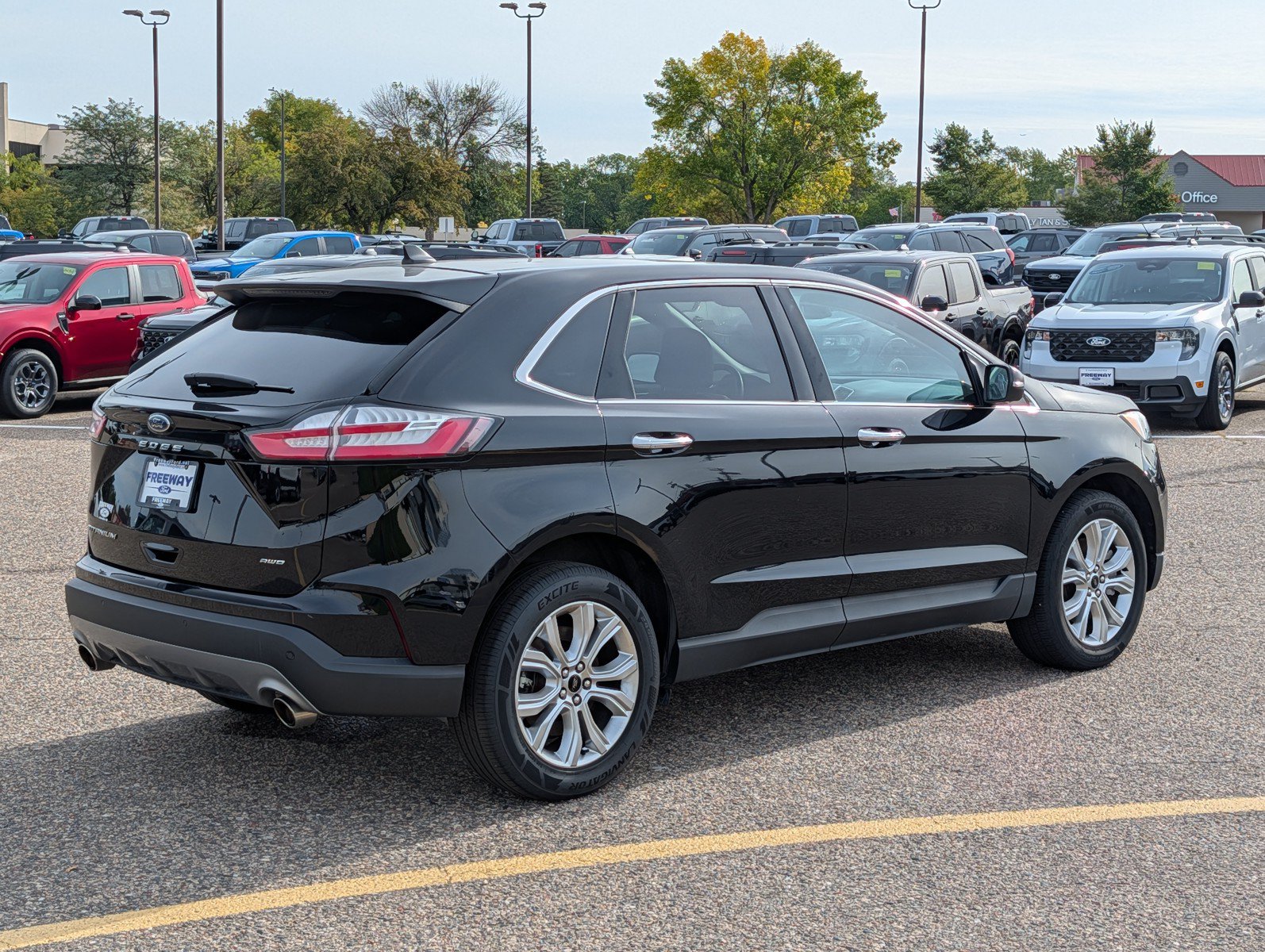 Used 2023 Ford Edge Titanium AWD/4WD image 5