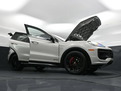 New 2026 Porsche Cayenne GTS AWD/4WD image 37