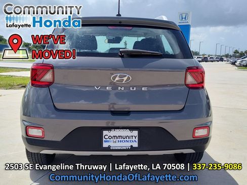 Used 2023 Hyundai Venue SEL FWD image 7