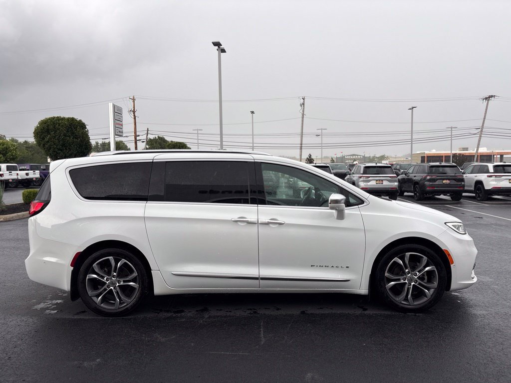 Used 2022 Chrysler Pacifica Pinnacle FWD image 6