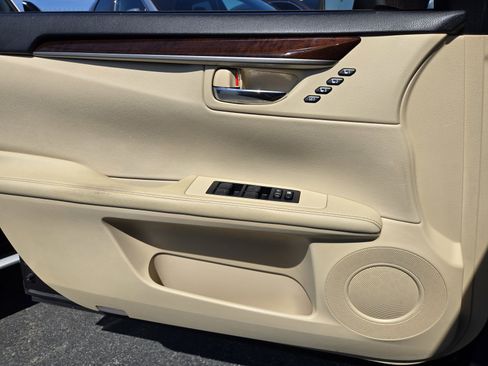 Used 2014 Lexus ES 350 w/ Premium Package FWD image 25