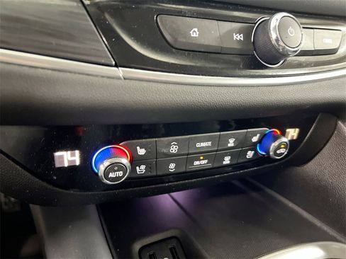 Used 2018 Buick Enclave Premium image 15