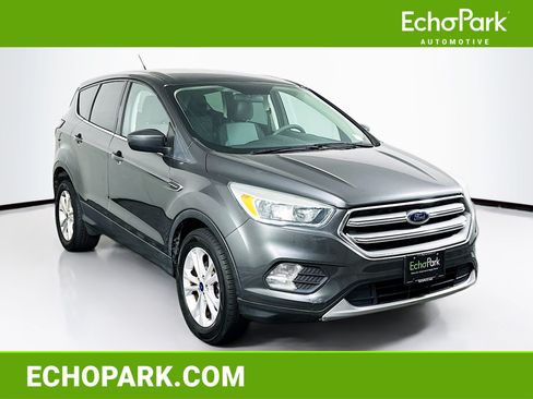 Used 2017 Ford Escape SE FWD image 1