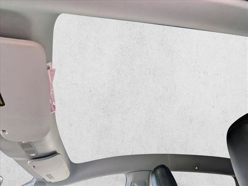 Used 2021 Tesla Model Y Long Range image 15