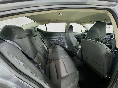 Used 2024 Nissan Altima 2.5 SV FWD image 32