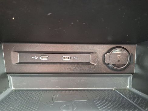 Used 2022 Volkswagen Tiguan SE R-Line image 24