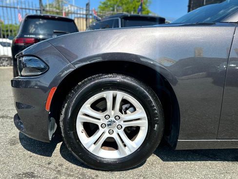 Used 2023 Dodge Charger SXT RWD image 3