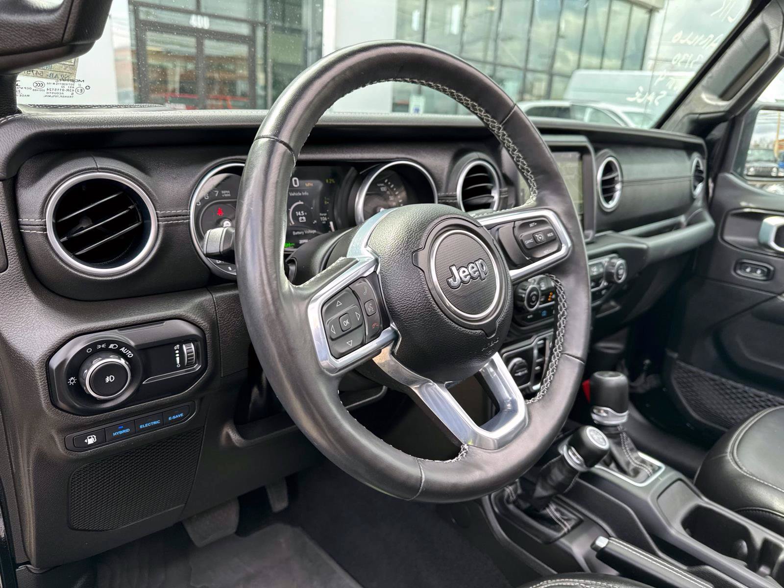 Used 2023 Jeep Wrangler Unlimited Sahara w/ Cold Weather Group AWD/4WD image 9