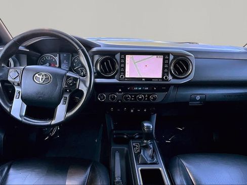 Used 2020 Toyota Tacoma TRD Sport w/ TRD Premium Sport Package AWD/4WD image 9