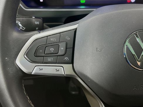 Used 2022 Volkswagen Tiguan SE w/ Panoramic Sunroof Package image 27