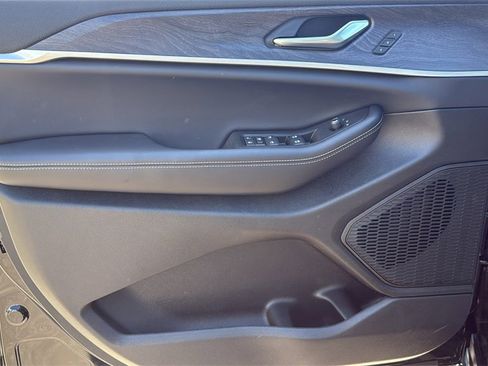 New 2025 Jeep Grand Cherokee Limited w/ Black Appearance Package image 16