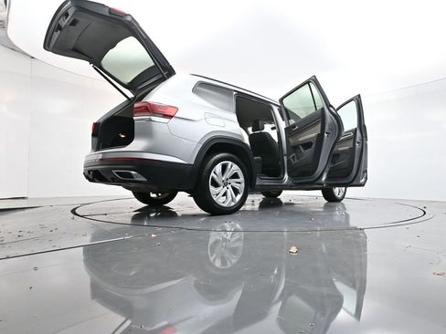 Used 2023 Volkswagen Atlas SE image 40