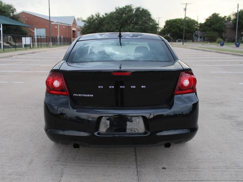 Used 2011 Dodge Avenger Lux FWD image 12