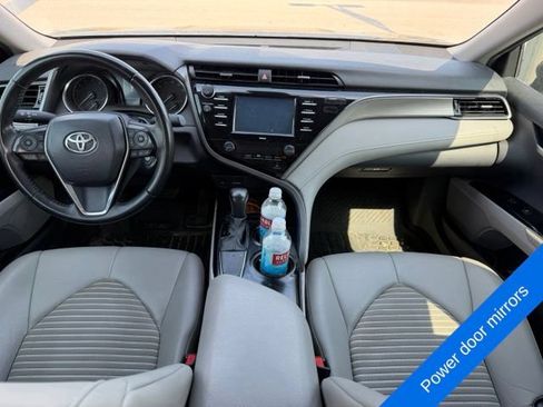Used 2020 Toyota Camry SE FWD image 12