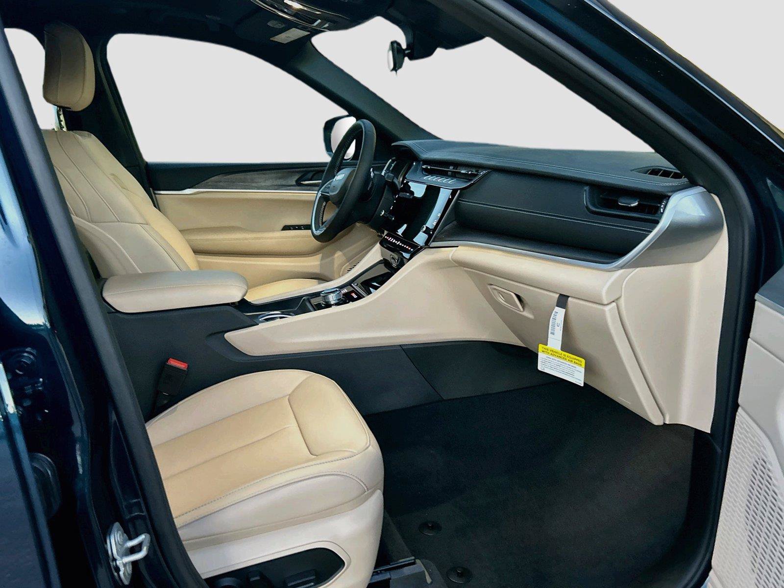 New 2027 Jeep Grand Cherokee Limited AWD/4WD image 16