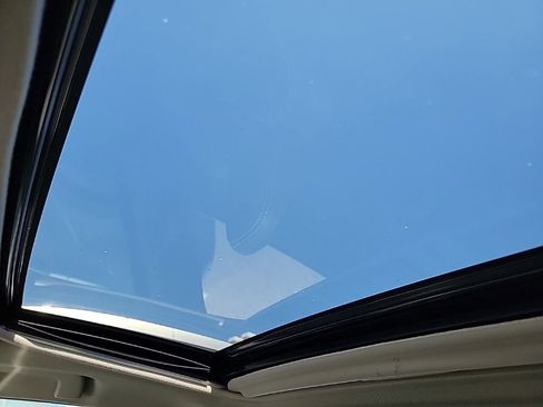 Used 2017 Toyota RAV4 Limited FWD image 3