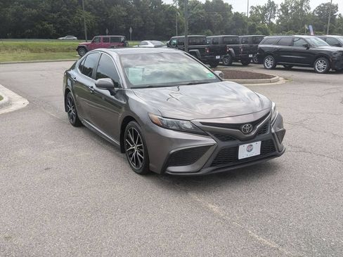 Used 2024 Toyota Camry SE FWD image 7