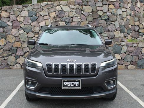 Used 2019 Jeep Cherokee Limited image 3