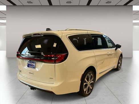 New 2026 Chrysler Pacifica Pinnacle w/ Trailer Tow Group image 3