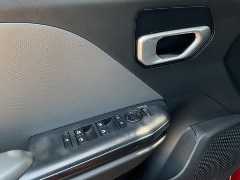 Used 2025 Kia K4 FWD image 19
