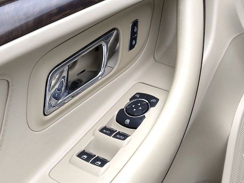 Used 2014 Ford Taurus Limited w/ Equipment Group 301A FWD image 27