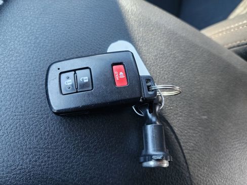 Used 2023 Toyota Tacoma TRD Off-Road image 27