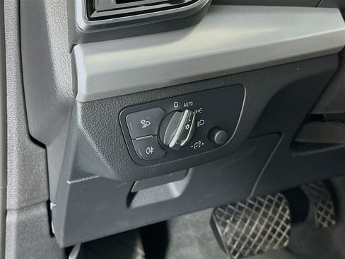 Used 2025 Audi Q5 2.0T Premium image 17