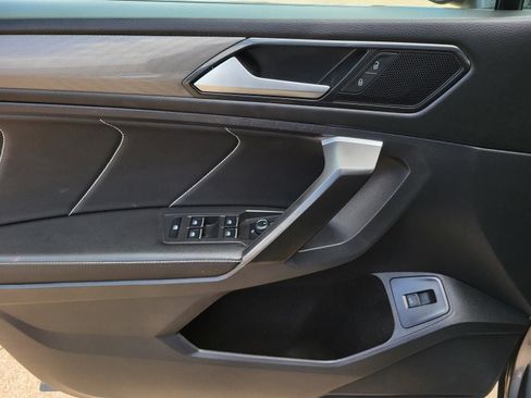 Used 2022 Volkswagen Tiguan SE w/ Panoramic Sunroof Package FWD image 20