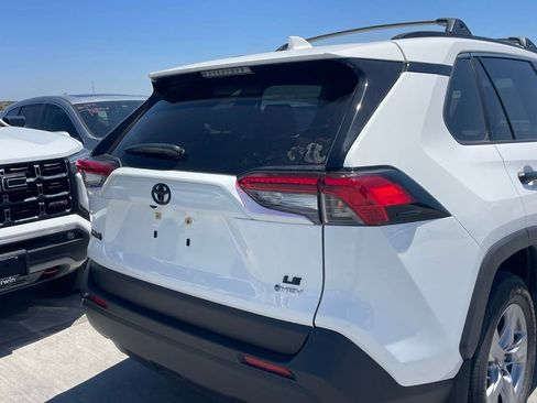 Used 2025 Toyota RAV4 LE AWD/4WD image 4