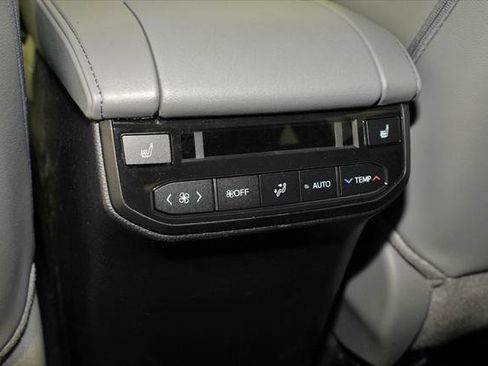 Certified 2024 Toyota Highlander Platinum AWD/4WD image 8