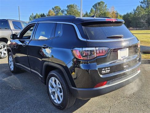 Used 2024 Jeep Compass Latitude w/ Sun and Sound Group image 10