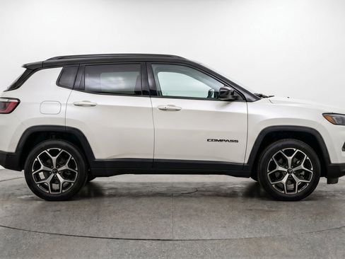 Used 2025 Jeep Compass Limited AWD/4WD image 11