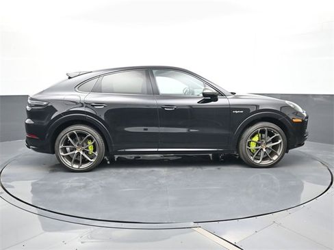 Used 2022 Porsche Cayenne E-Hybrid Coupe image 24
