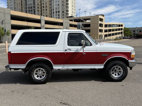 Used 1996 Ford Bronco XLT image 5