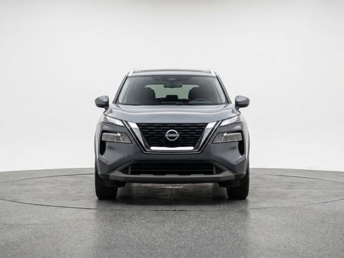 Used 2025 Nissan Rogue SV AWD/4WD image 2