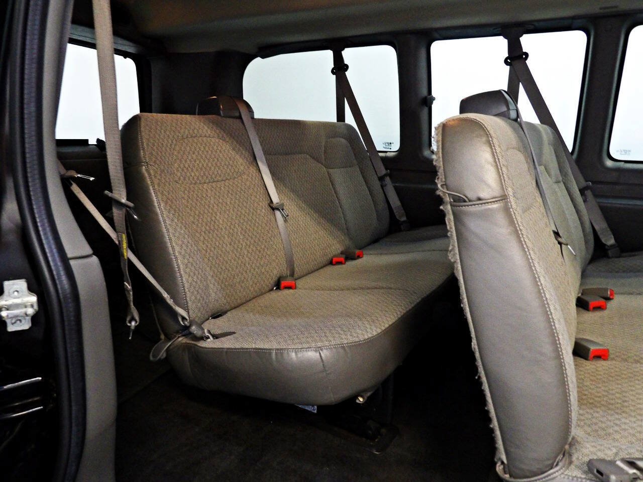 Used 2016 Chevrolet Express 2500 LS RWD image 10