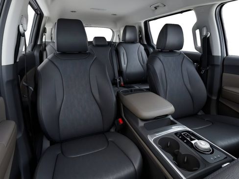 New 2026 Kia Carnival EX FWD image 15