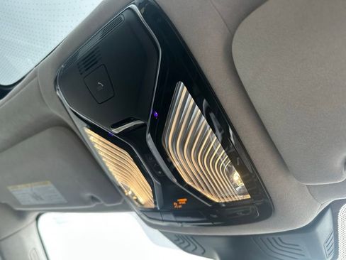 Used 2022 BMW 750i xDrive w/ Autobahn Package image 28