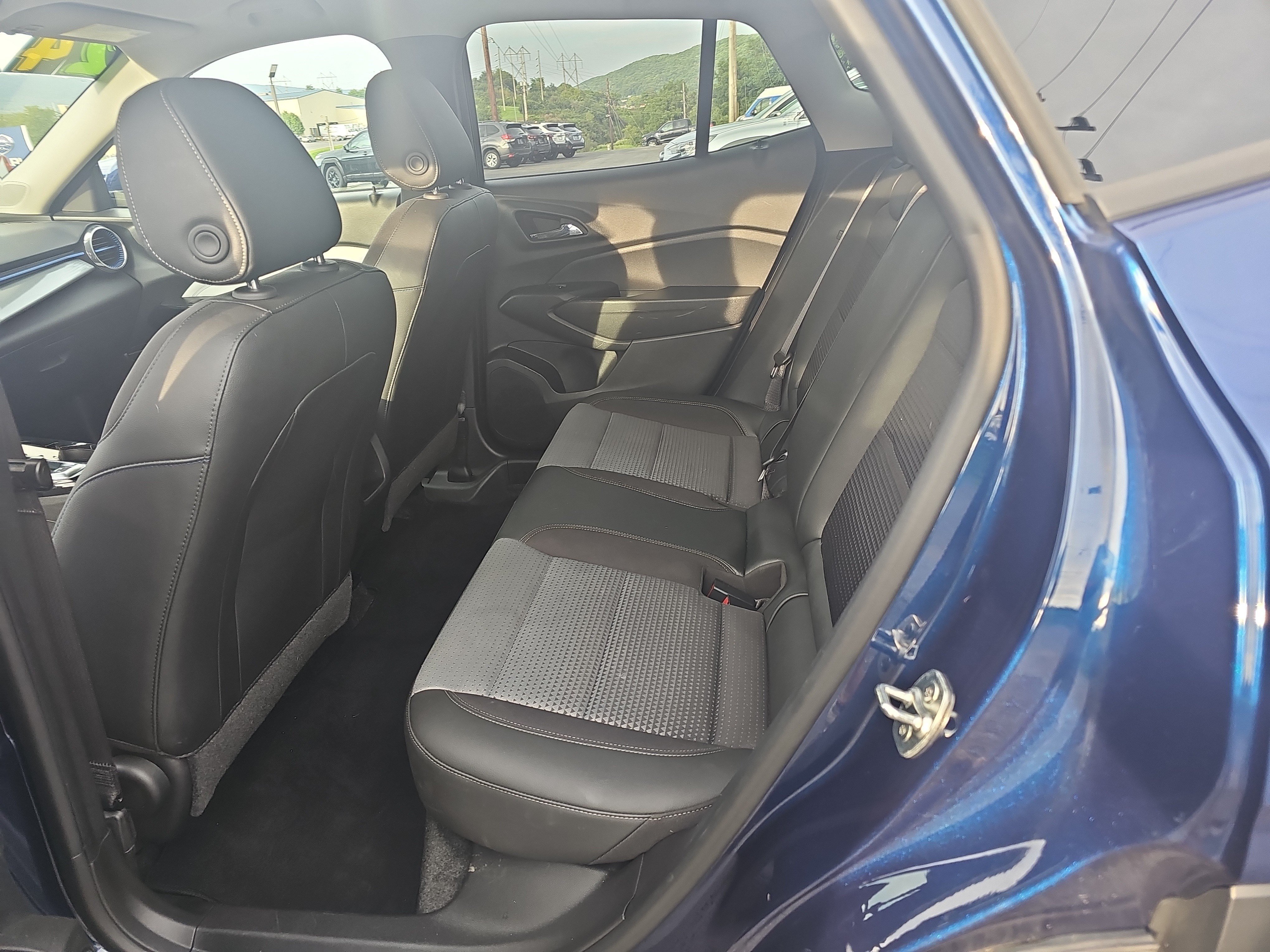 Used 2024 Chevrolet Trax LT w/ LT Convenience Package FWD image 13