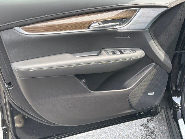 Used 2024 Cadillac XT6 Premium Luxury w/ Platinum Package FWD image 12
