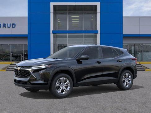 New 2026 Chevrolet Trax LS image 2