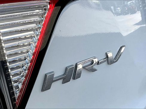 Used 2022 Honda HR-V LX image 21