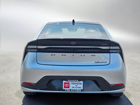 Used 2023 Toyota Prius Prime Premium FWD image 4