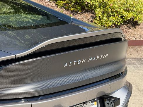 Used 2025 Aston Martin Vanquish image 8