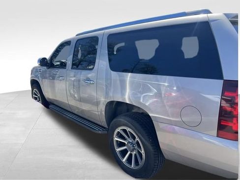 Used 2007 Chevrolet Suburban LT w/ LT Preferred Equipment Group AWD/4WD image 10
