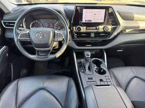 Used 2023 Toyota Highlander XLE image 17