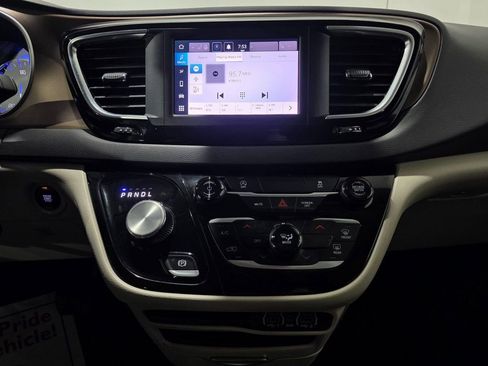 Used 2024 Chrysler Voyager LX image 13