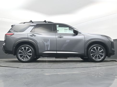 New 2026 Nissan Pathfinder Platinum FWD image 31