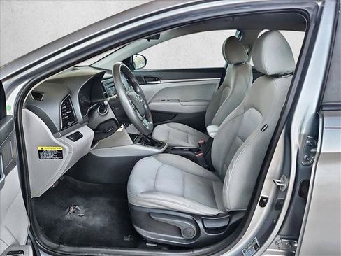 Used 2017 Hyundai Elantra SE FWD image 14